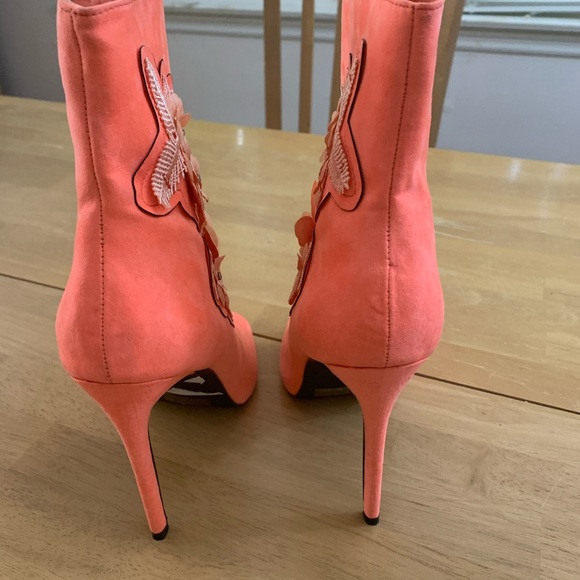 Super fun and bright Embroidered boots - Picture 5 of 6